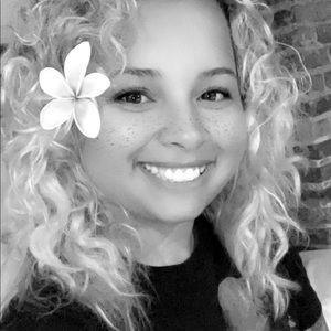 Meet your Posher, Janelle